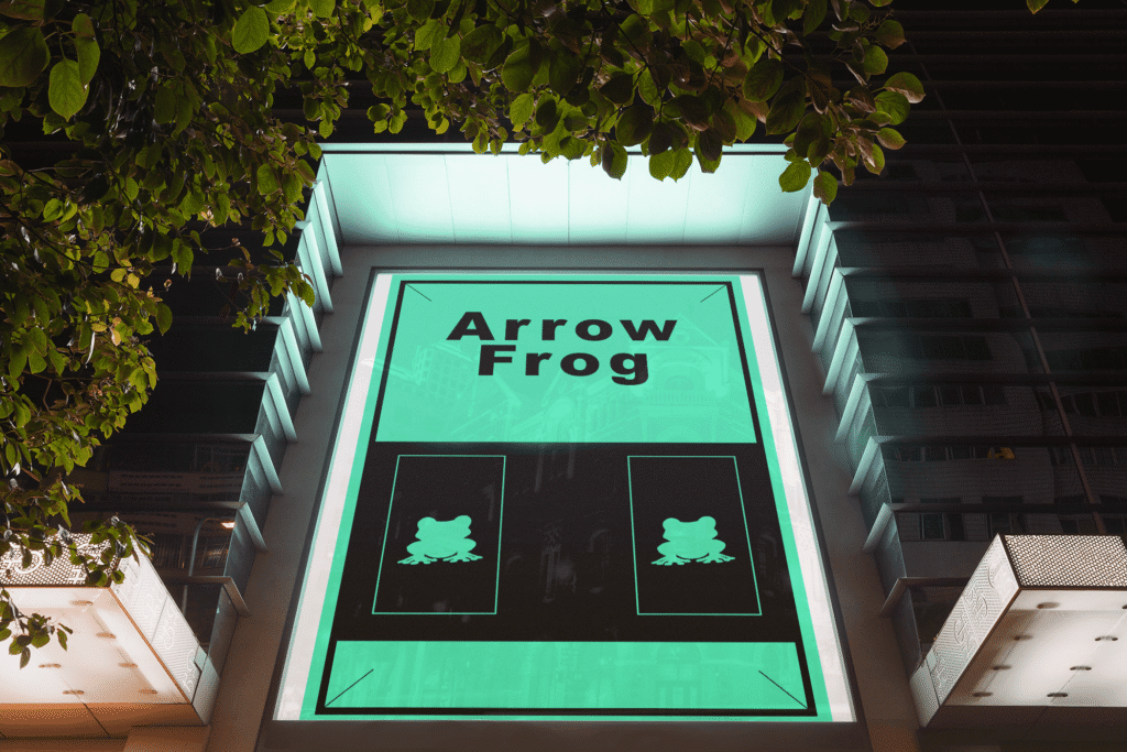 Manifesto pubblicitario creativo realizzato da Arrowfrog Studio per branding e comunicazione visiva